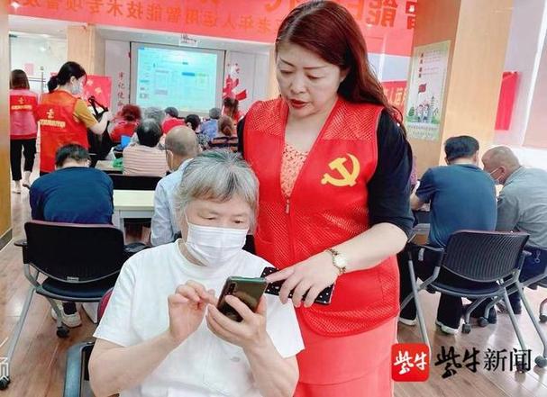 "博学玄武"智慧助老,让老年人也学会使用智能手机