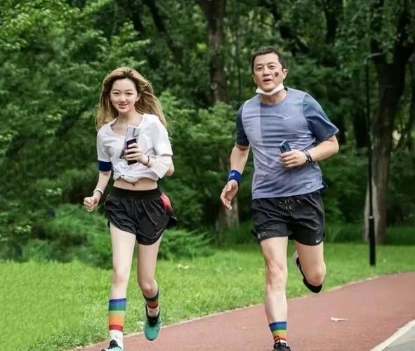 李亚鹏女儿李嫣晒近况,言论消极,网友:丑人多作怪