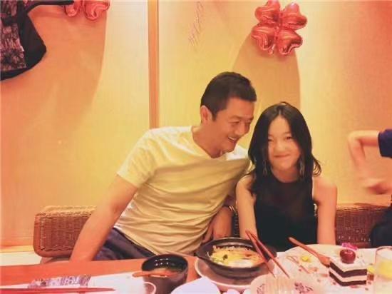 李亚鹏女儿李嫣晒近况,言论消极,网友:丑人多作怪