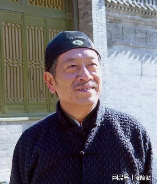 演员王奎荣:68岁娶小37岁饶芯语,71岁老来得女,如今怎么样了?